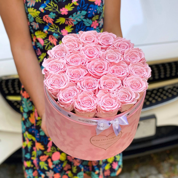 Bladoróżowe Wieczne Róże w Dużym Różowym Flokowanyn Flowerboxie - Love Edition