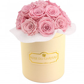 Bladoróżowe Wieczne Róże Bouquet w Brzoskwiniowym Boxie