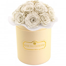 Białe Wieczne Róże Bouquet w Brzoskwiniowym Boxie