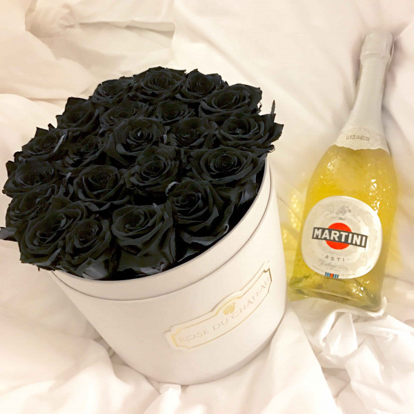 Schwarze Ewige Rosen in weißer Rundbox
