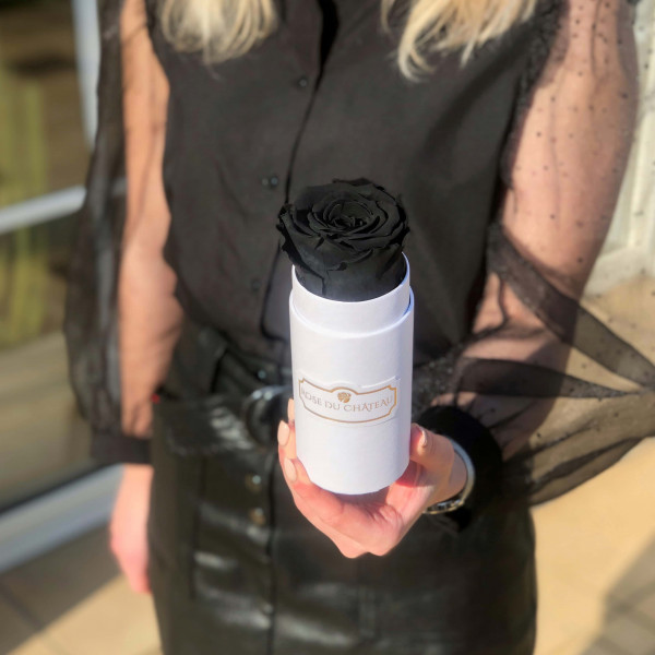Schwarze Ewige Rose in weißer Mini Rosenbox