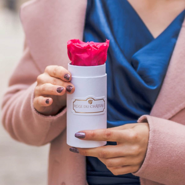 Rosafarbene Ewige Rose in weißer Mini Rosenbox