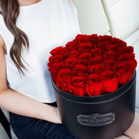 Rote Ewige Rosen in schwarzer Rosenbox Large