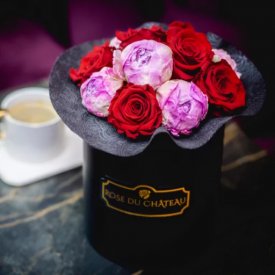 Pinky Red Eternity Bouquet & Black Flowerbox