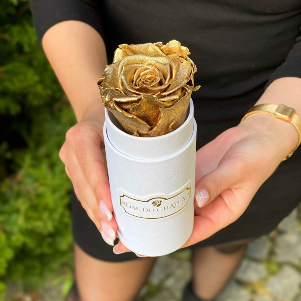 Rose Éternelle D'or Dans Une Mini Flowerbox Blanche
