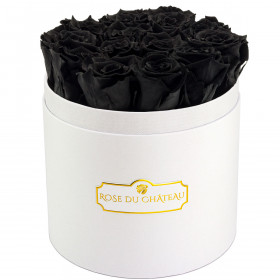 Černé věčné růže v bílém kulatém flowerboxu