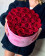 Červené věčné růže ve velkém růžovém semišovém flowerboxu - LOVE EDITION