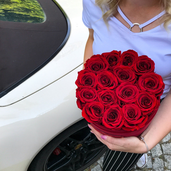 Rote Ewige Rosen in bordeauxroter Beflockter Rosenbox