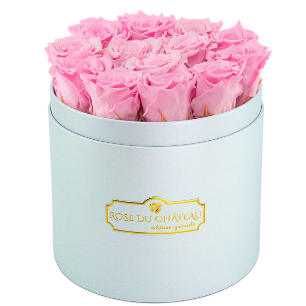 Zartrosafarbene Ewige Rosen in azurblauer Rosenbox