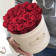 Rote Ewige Rosen in beigefarbiger beflockter Rosenbox